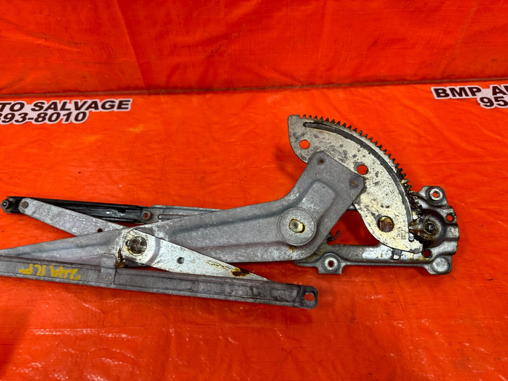 95 04 TOYOTA TACOMA   NON POWER MANUAL PASSENGER RIGHT WINDOW REGULATOR OEM 2496