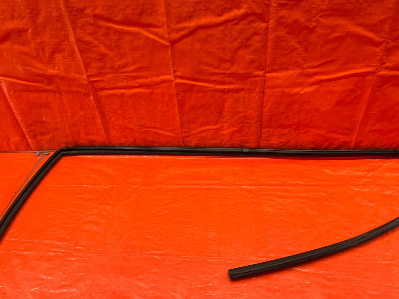 06 11 HONDA CIVIC 2D COUPE   DRIVER LEFT WINDOW GLASS RUN CHANNEL   OEM #2373