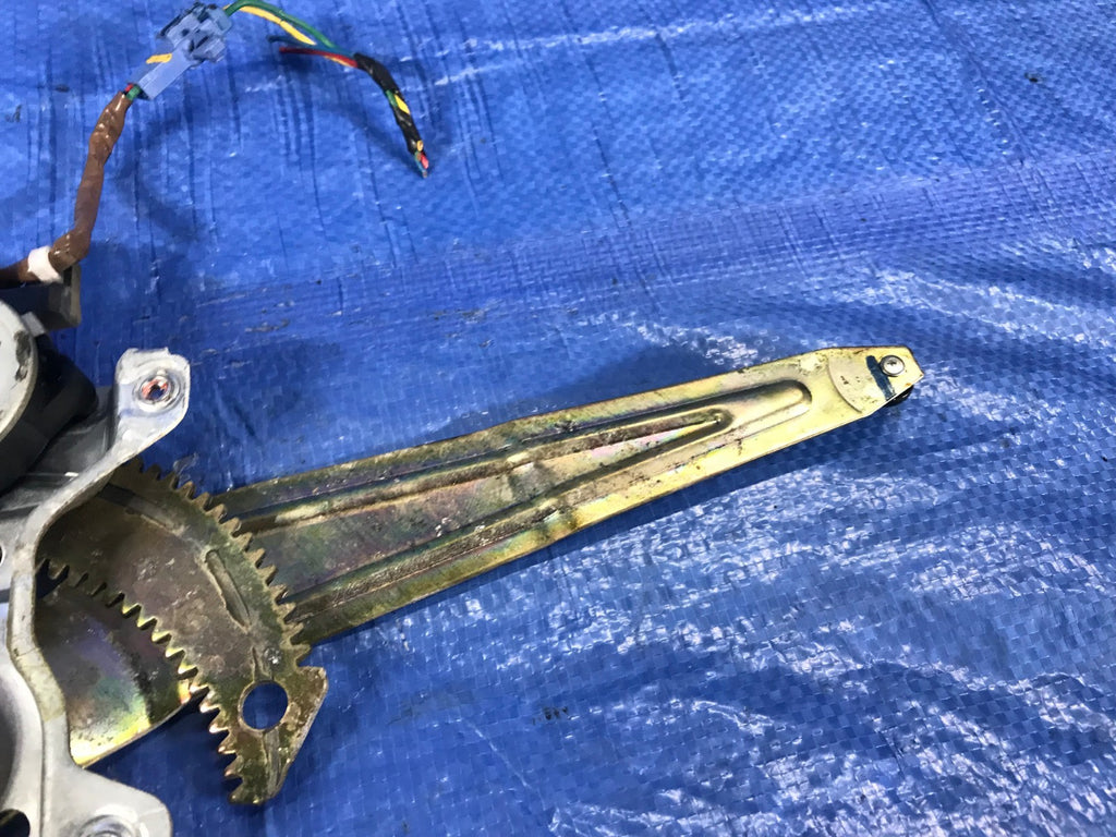 OEM 2002 02 TOYOTA COROLLA S   DRIVER LEFT REAR POWER WINDOW REGULATOR LR2