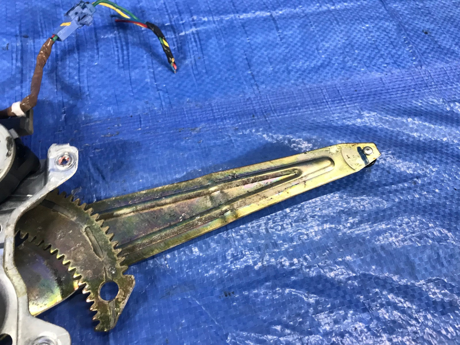 OEM 2002 02 TOYOTA COROLLA S   DRIVER LEFT REAR POWER WINDOW REGULATOR LR2