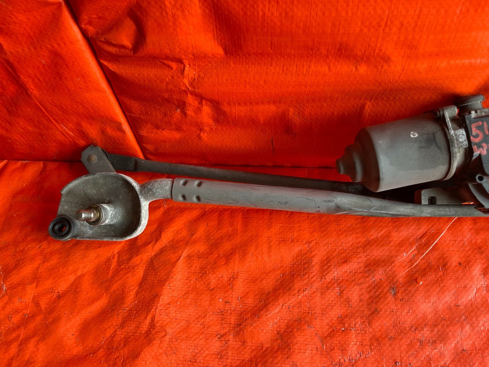 11 21 DODGE CHALLENGER   5.7L R/T   WINDSHIELD WIPER MOTOR W/ LINKAGE COMPLETE 6