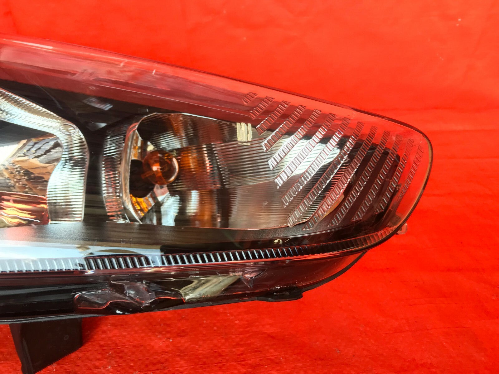 OEM 2016 2017 2018 FORD FIESTA PASSENGER RIGHT HEADLIGHT HEADLAMP BLACK BEZEL 2