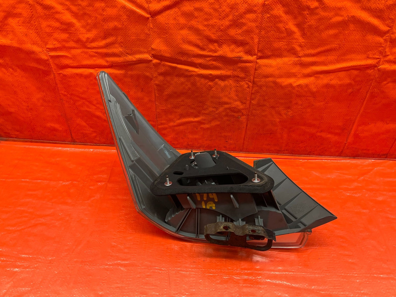08 12 HONDA ACCORD SEDAN   PASSENGER RIGHT OUTER   TAIL LIGHT LAMP   OEM #1748