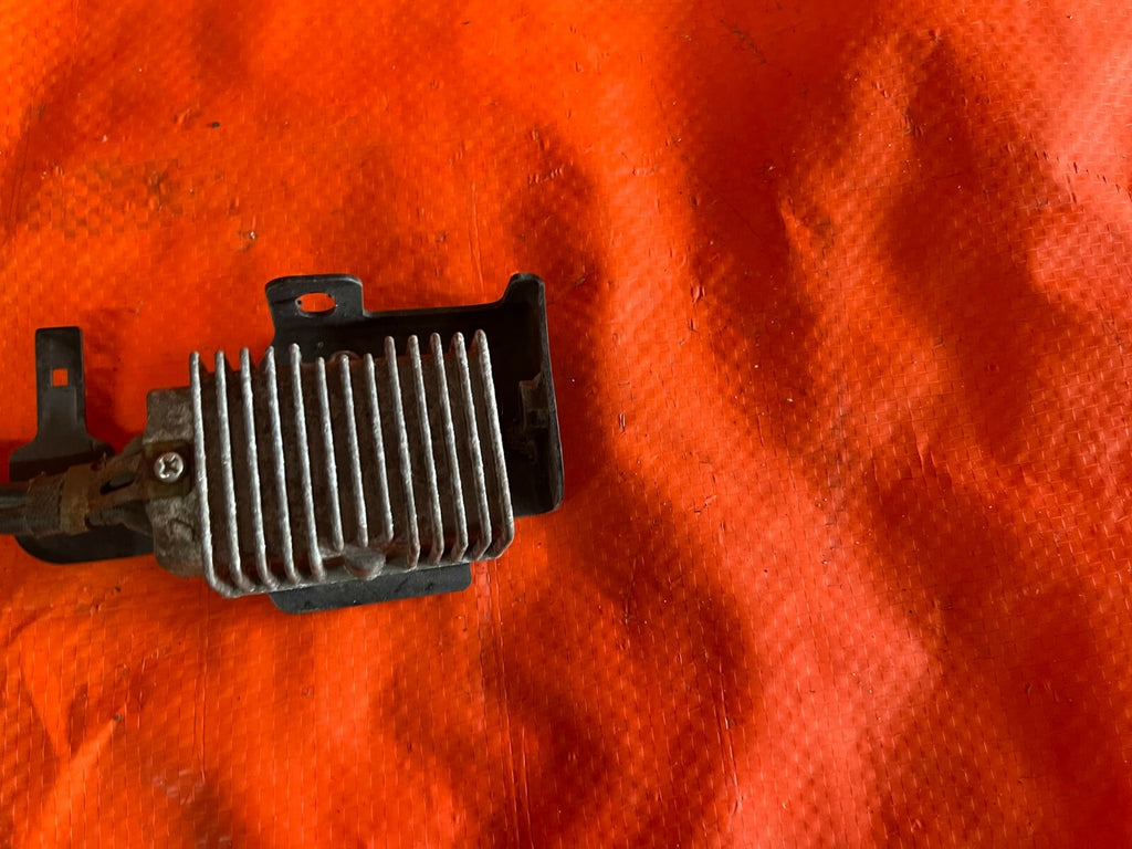 00 05 TOYOTA CELICA GT & GT S   FUEL INJECTOR GASOLINE GAS RESISTOR BOX   OEM OE1