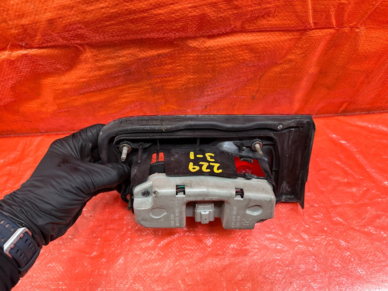 98 01 ACURA INTEGRA SEDAN   PASSENGER RIGHT INNER   TAIL LIGHT LAMP   OEM #2295