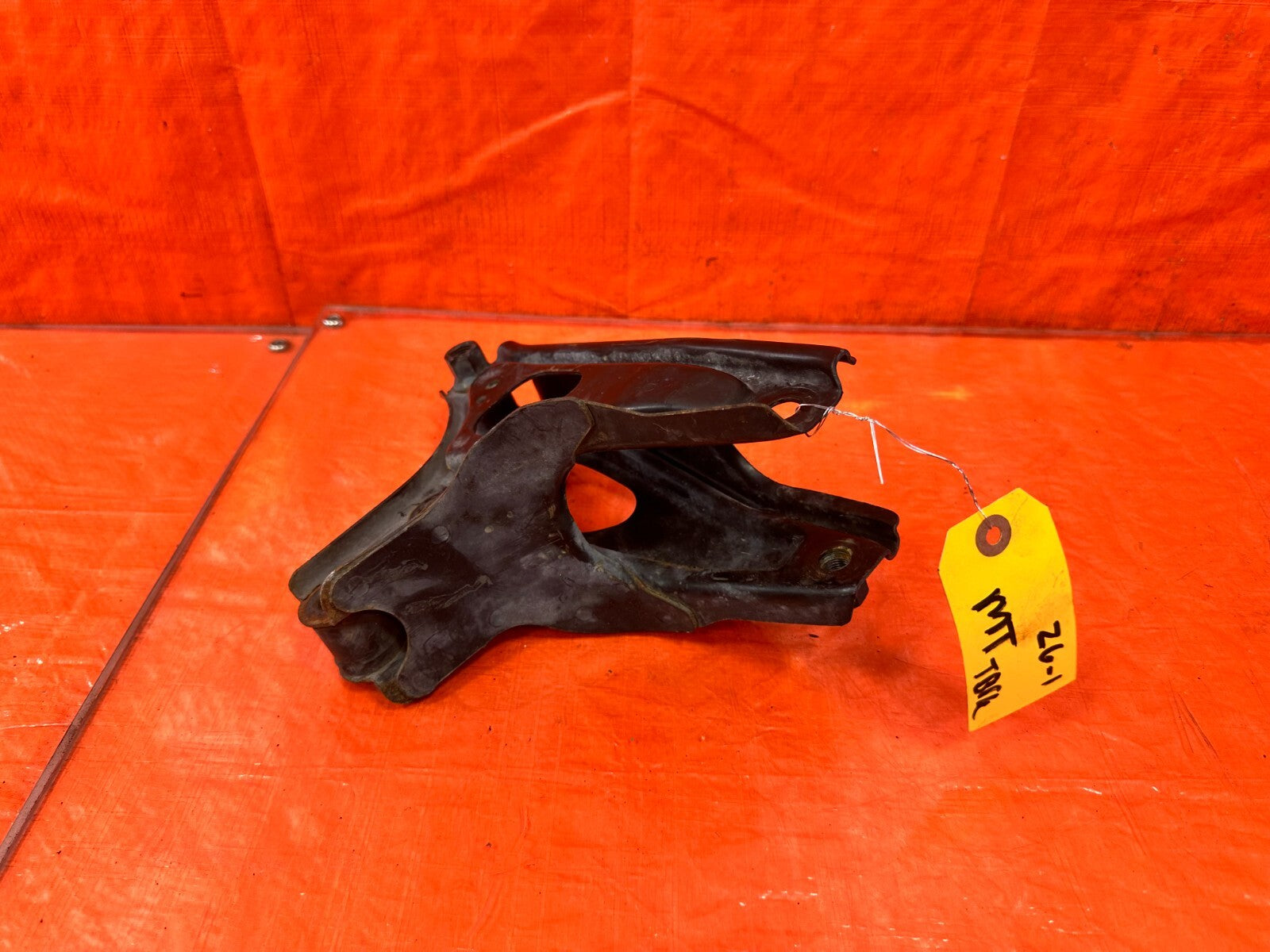 92/95 HONDA CIVIC D16 5 SPEED MANUAL STICK SHIFT REAR TRANSMISSION BRACKET SOHC1