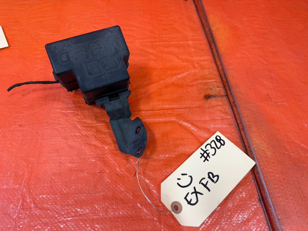 08 13 INFINITI G37 COUPE 2D   LITTLE ENGINE BAY FUSE BOX   OEM #3280