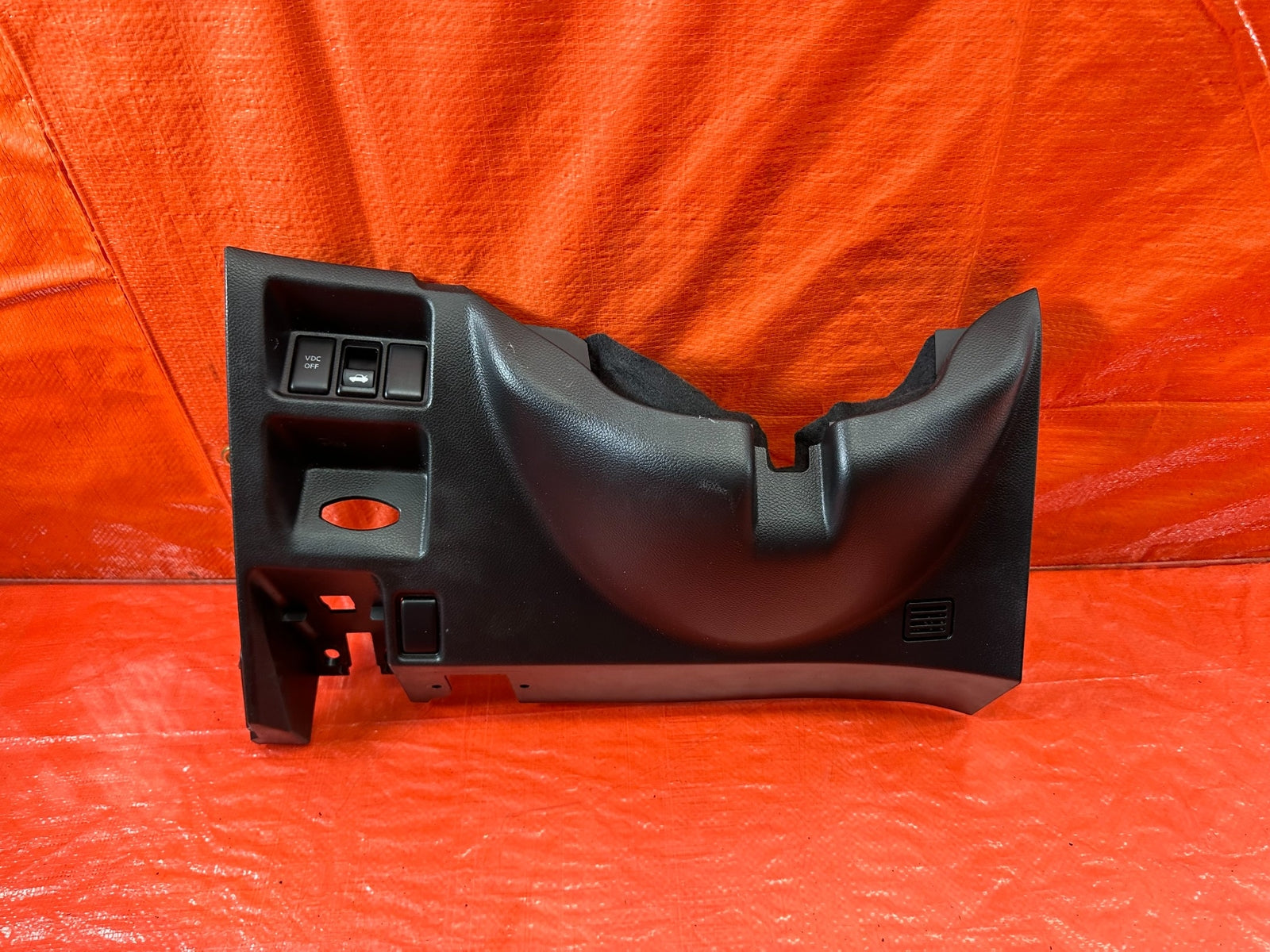 07 13 INFINITI G35 G37 SEDAN   KNEE TRIM UNDER STEERING COLUMN LOWER COVER #1920