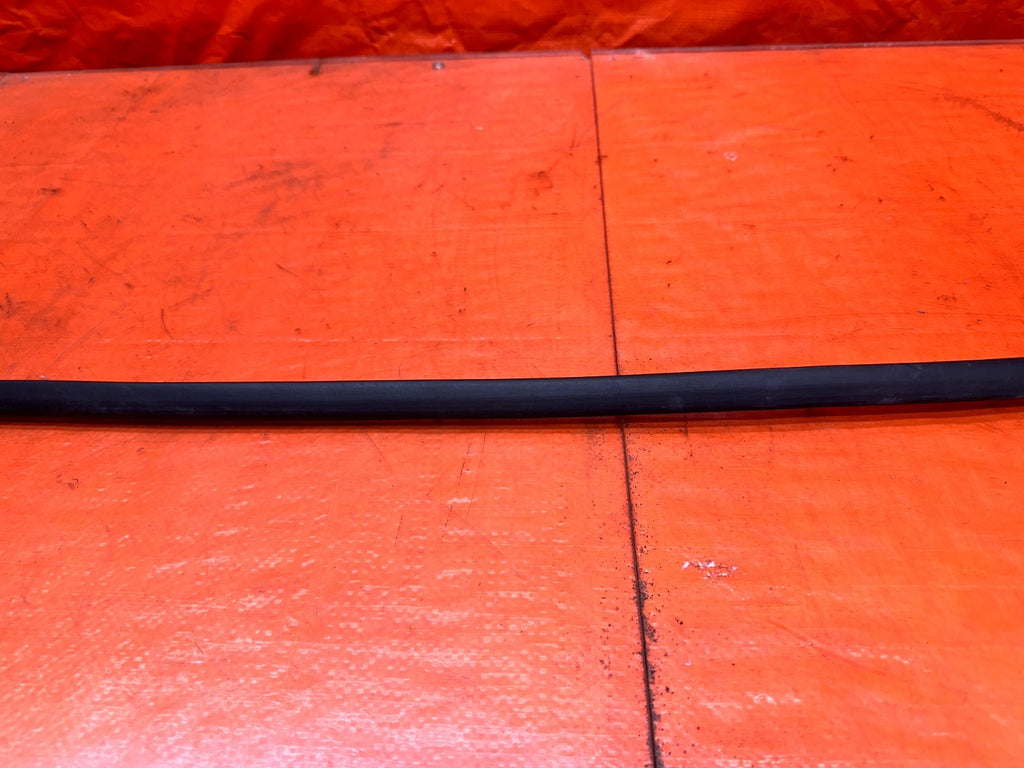 92 96 HONDA PRELUDE RIGHT FRONT LOWER DOOR WEATHERSTRIP OEM #3325