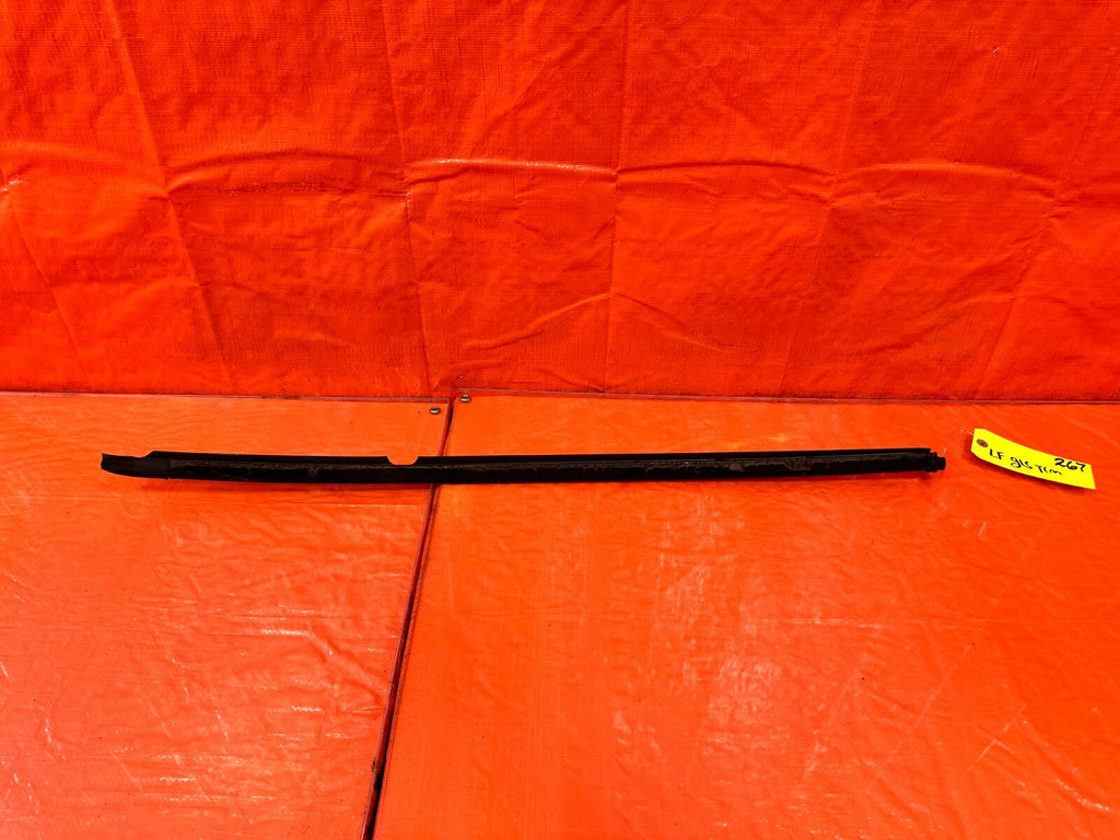 90 97 MAZDA MX 5 MIATA   DRIVER LEFT EXTERIOR WINDOW GLASS TRIM   OEM #2670