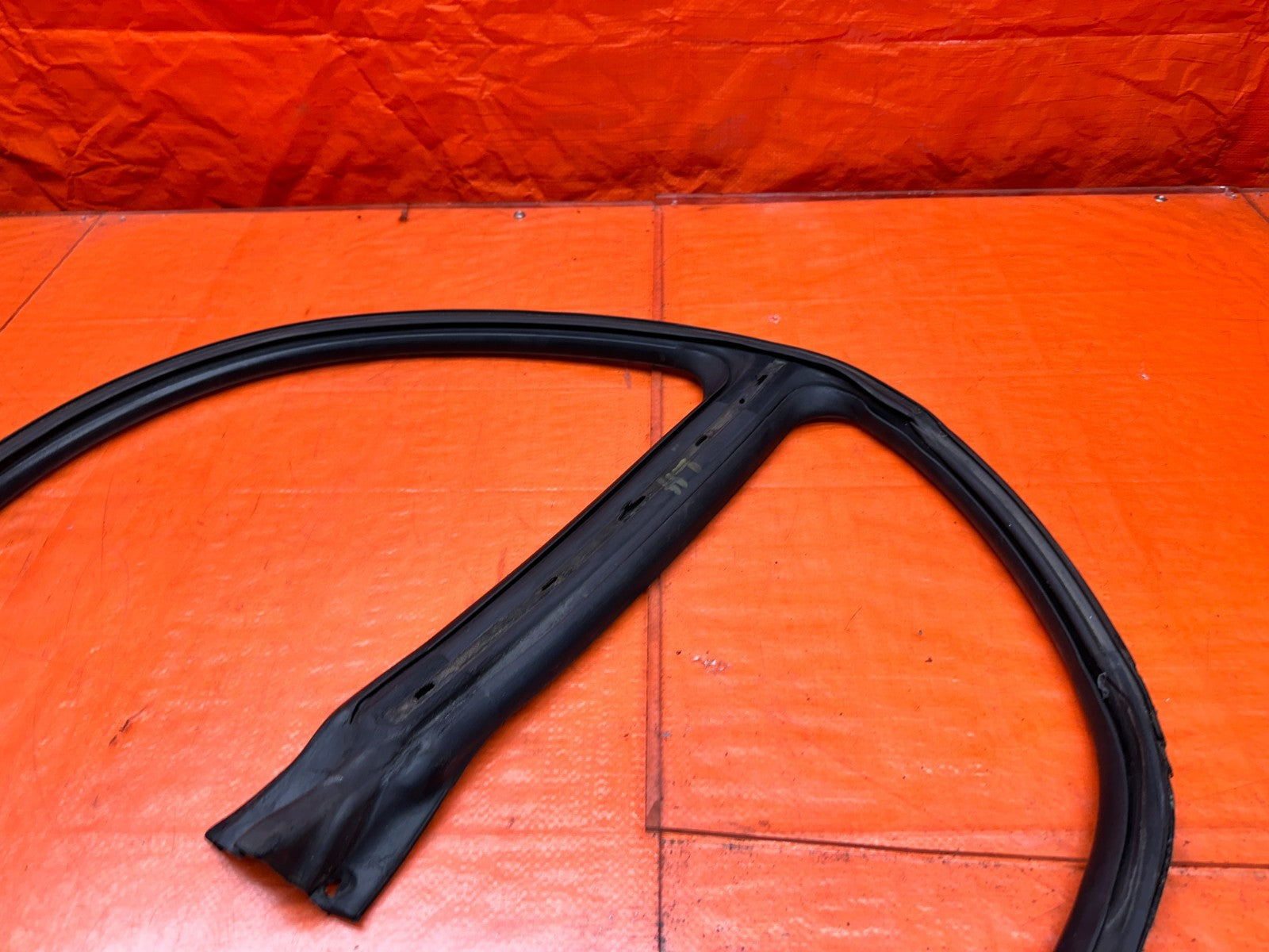 94-01 ACURA INTEGRA 4D SEDAN LEFT DRIVER FRONT REAR DOOR WEATHERSTRIP #34010