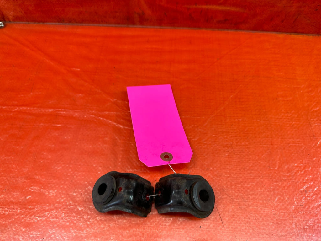 06 11 HONDA CIVIC   RADIATOR MOUNTING BRACKETS RETAINERS SET OF TWO 2   OEM 2378
