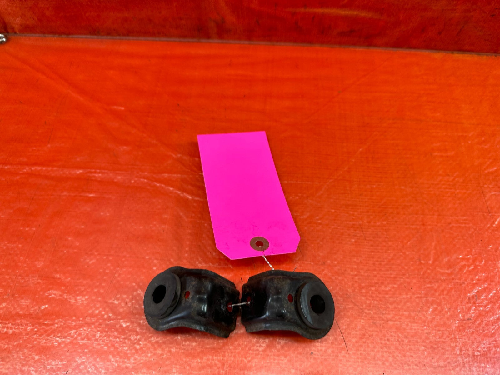 06 11 HONDA CIVIC   RADIATOR MOUNTING BRACKETS RETAINERS SET OF TWO 2   OEM 2378