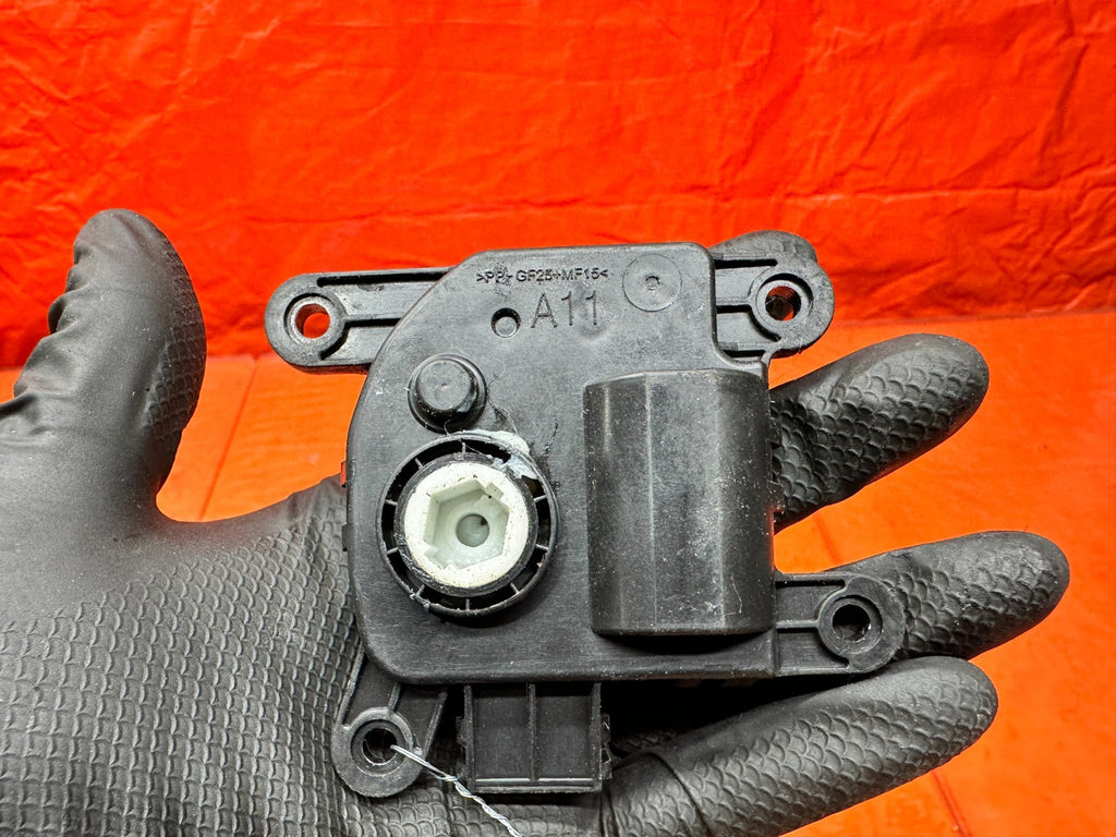 13 16 HYUNDAI GENESIS   RECIRCULATING BLEND DOOR ACTUATOR MOTOR H40073 0880 6B135