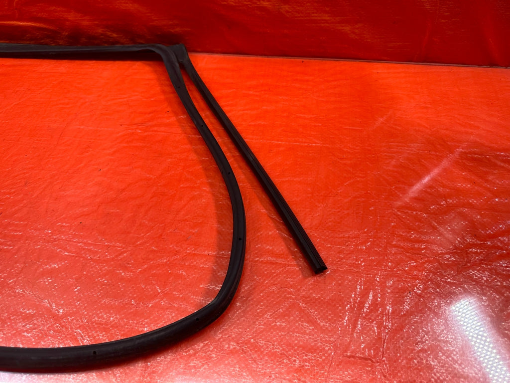 04 08 ACURA TSX   DRIVER LEFT REAR DOOR WEATHER STRIP TRIM SEAL GASKET OEM 1966