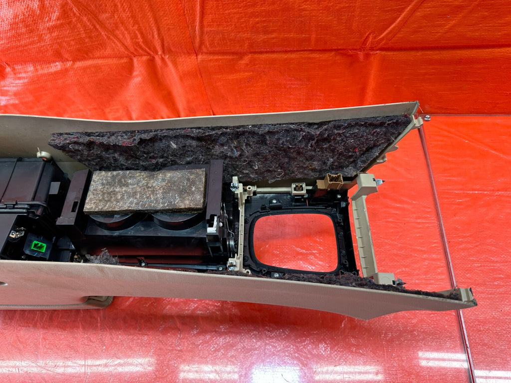 04 08 ACURA TSX   ARM REST / CENTER CONSOLE STORAGE COMPARTMENT BIN TAN OEM #19620