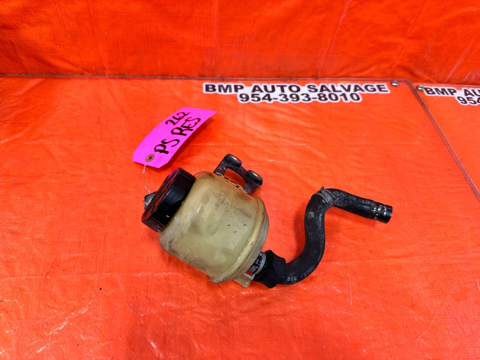 03 07 NISSAN 350Z   POWER STEERING RESERVOIR TANK BOTTLE   W/ LINE & BRACKET OEM0