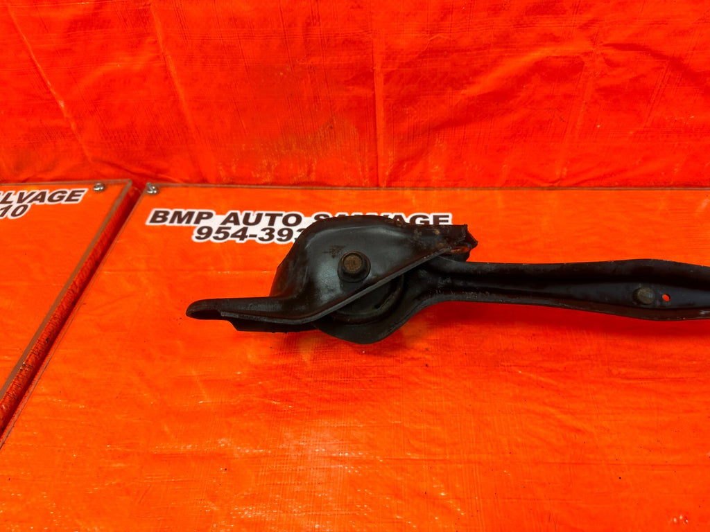 97 01 HONDA PRELUDE   PASSENGER RIGHT REAR TRAILING ARM CONTROL ARM   OEM #25211