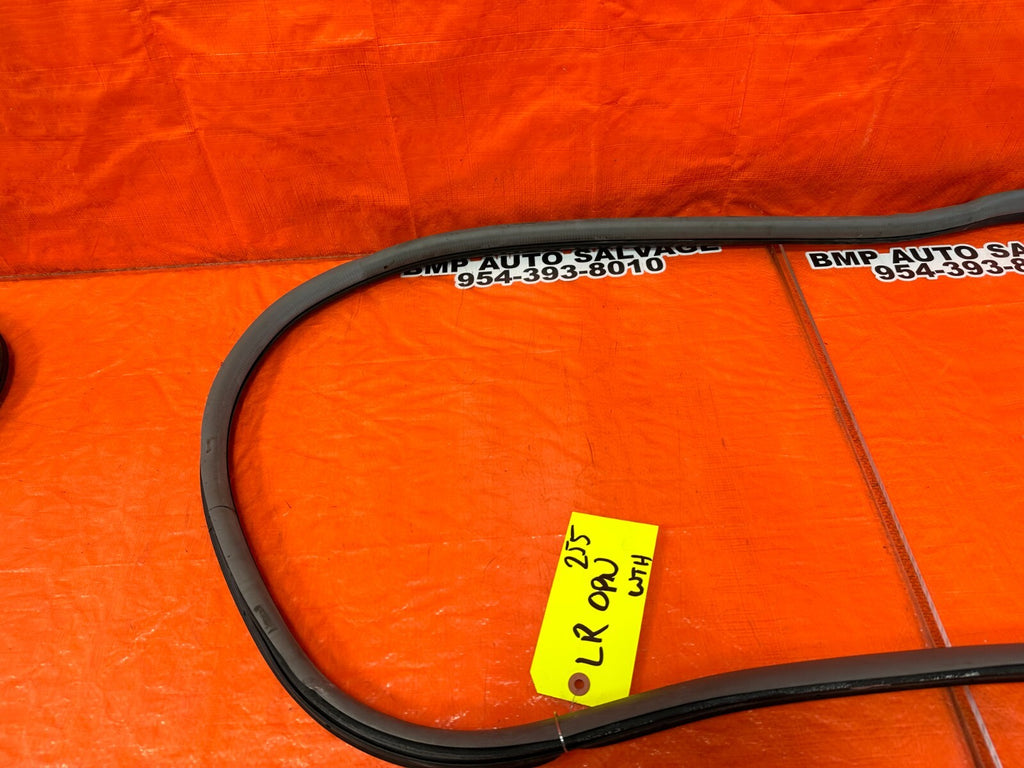 09 14 ACURA TSX   DRIVER LEFT REAR DOOR TO CHASSIS OPEN TRIM SEAL OEM 2555