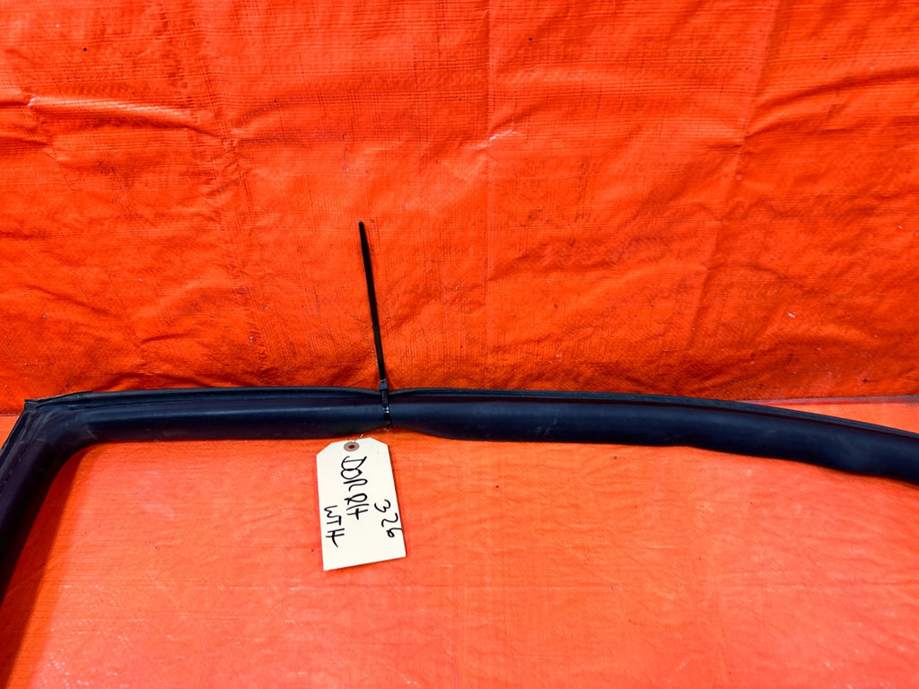 10 16 HYUNDAI GENESIS COUPE   RIGHT DOOR UPPER WEATHER STRIP SEAL OEM #3264