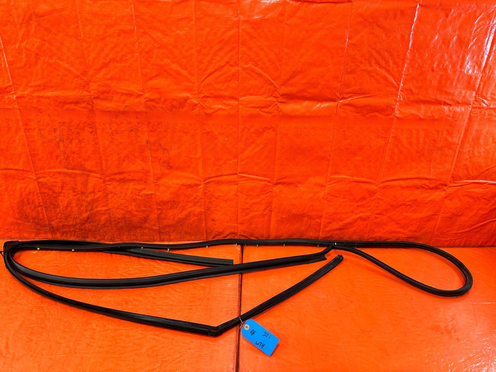 09 14 ACURA TSX   PASSENGER RIGHT FRONT   WEATHER STRIP TRIM RUN CHANNEL OEM 3211