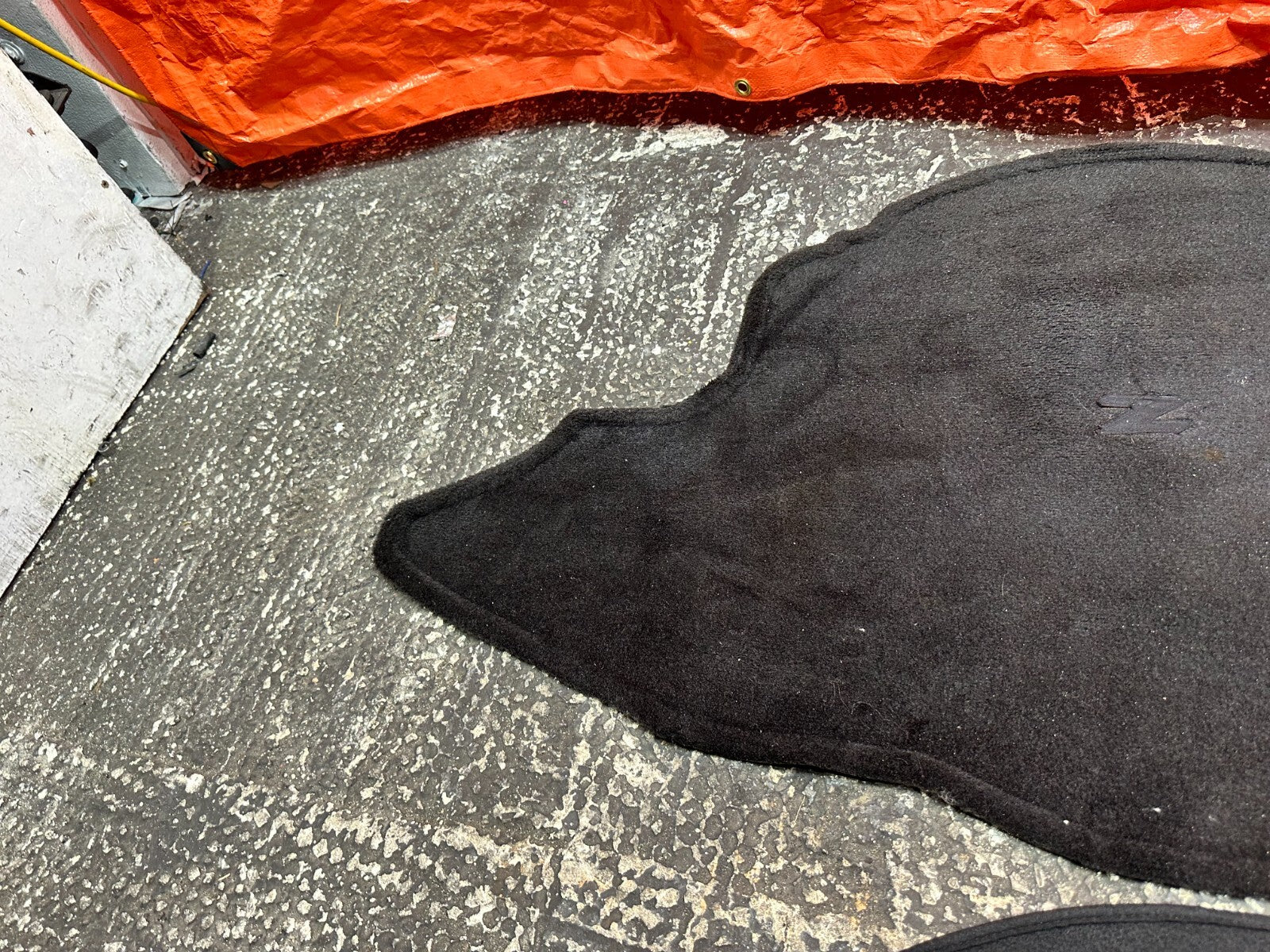 2004 04 NISSAN 350Z CONVERTIBLE INTERIOR TRUNK CARPET TRIM LINER   OEM #26212