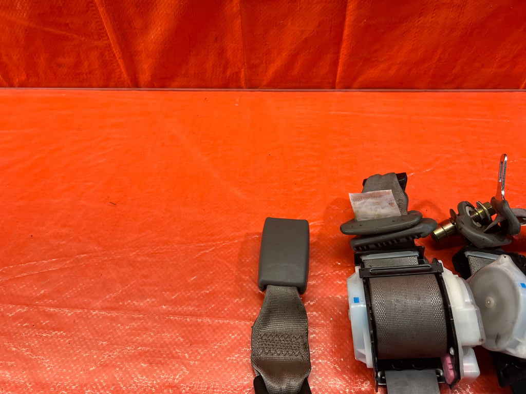 02 06 ACURA RSX TYPE S & BASE   REAR SEAT BELT SET LEFT RIGHT   TAN   OEM #1409