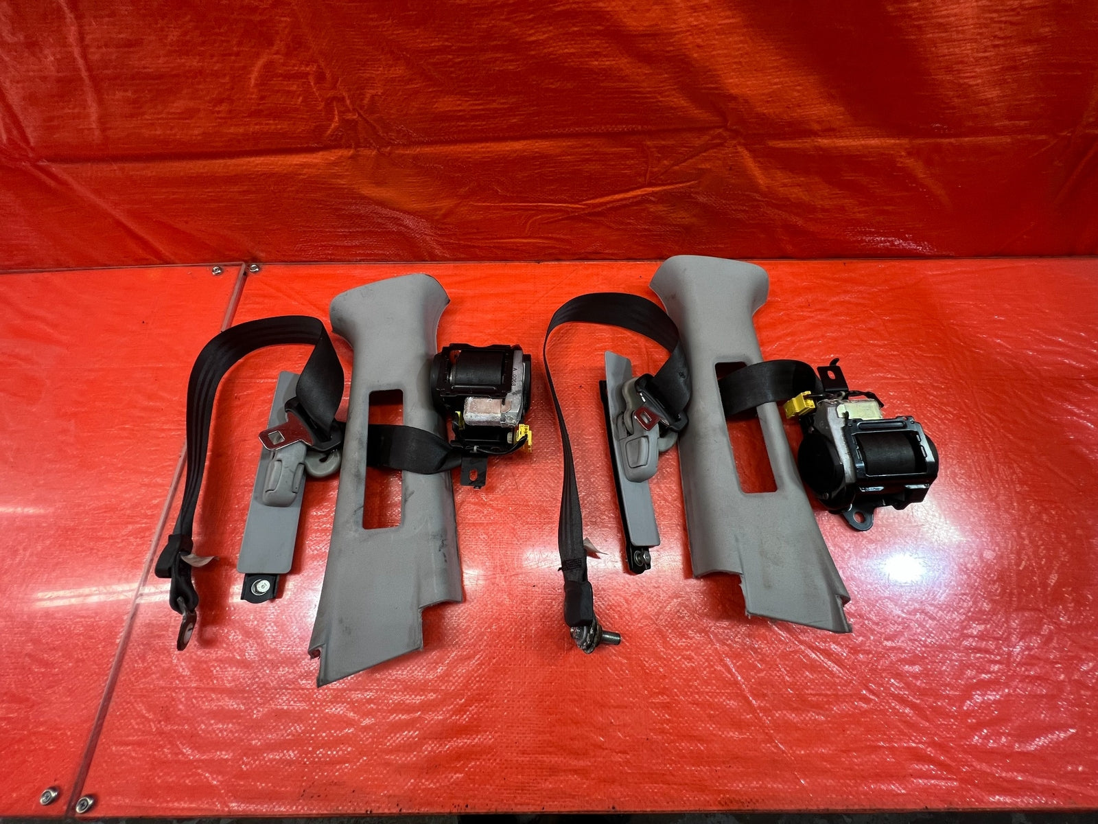 04 05 ACURA TSX   LEFT & RIGHT FRONT SEAT BELTS   BLACK COLOR   OEM FACTORY #2090
