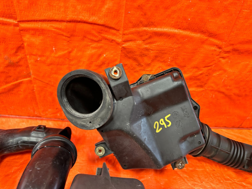 96 97 HONDA DEL SOL   D16Y8 FACTORY INTAKE AIR BOX W/ RESONATOR AND ARM OEM #2954