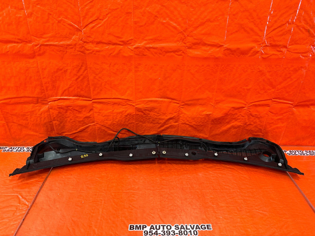 04 05 ACURA TSX   WINDSHIELD WIPER COWL TRIM PLASTIC   OEM FACTORY #25511