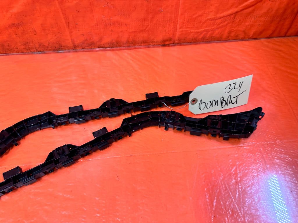 18 22 HONDA ACCORD 1.5L   LEFT AND RIGHT REAR BUMPER CLIPS RETAINERS OEM #32412
