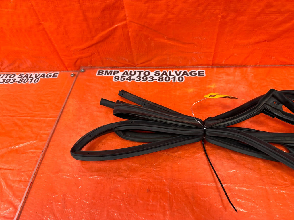 15 21 SUBARU WRX STI PASSENGER RIGHT REAR DOOR WEATHER STRIP RUBBER GASKET OEM7