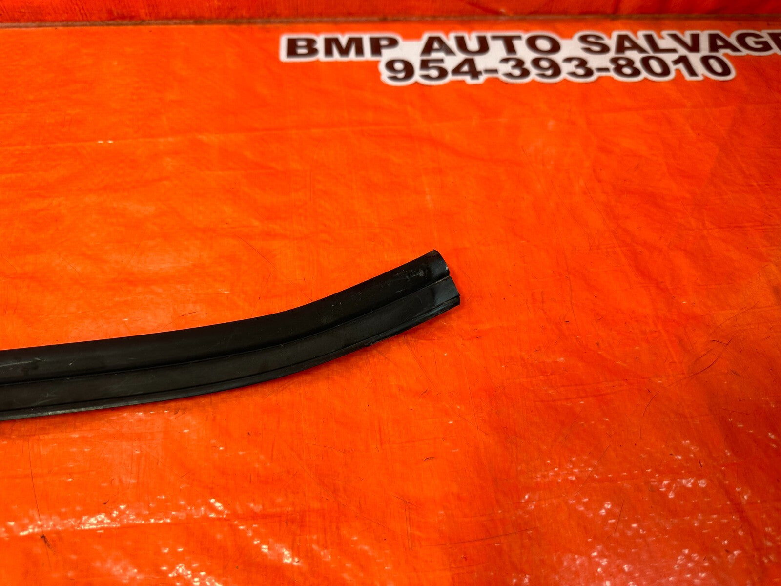 93 97 HONDA DEL SOL   PASSENGER RIGHT WINDSHIELD TRIM   OEM FACTORY #2561
