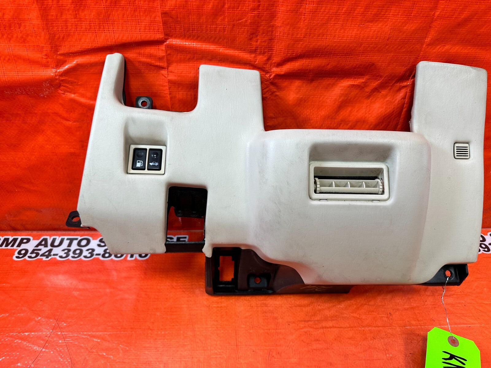 02 05 LEXUS SC430   KNEE TRIM UNDER STEERING COLUMN LOWER COVER   ECRU   OEM 2617