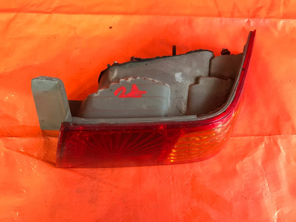 OEM 2000 00 TOYOTA CAMRY PASSENGER RIGHT OUTER TAIL LIGHT LAMP R RH5