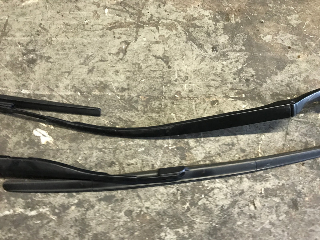 OEM 2017 17 INFINITI Q60 AWD 3.0L TT   WINDSHIELD WIPER ARM SET LEFT AND RIGHT2