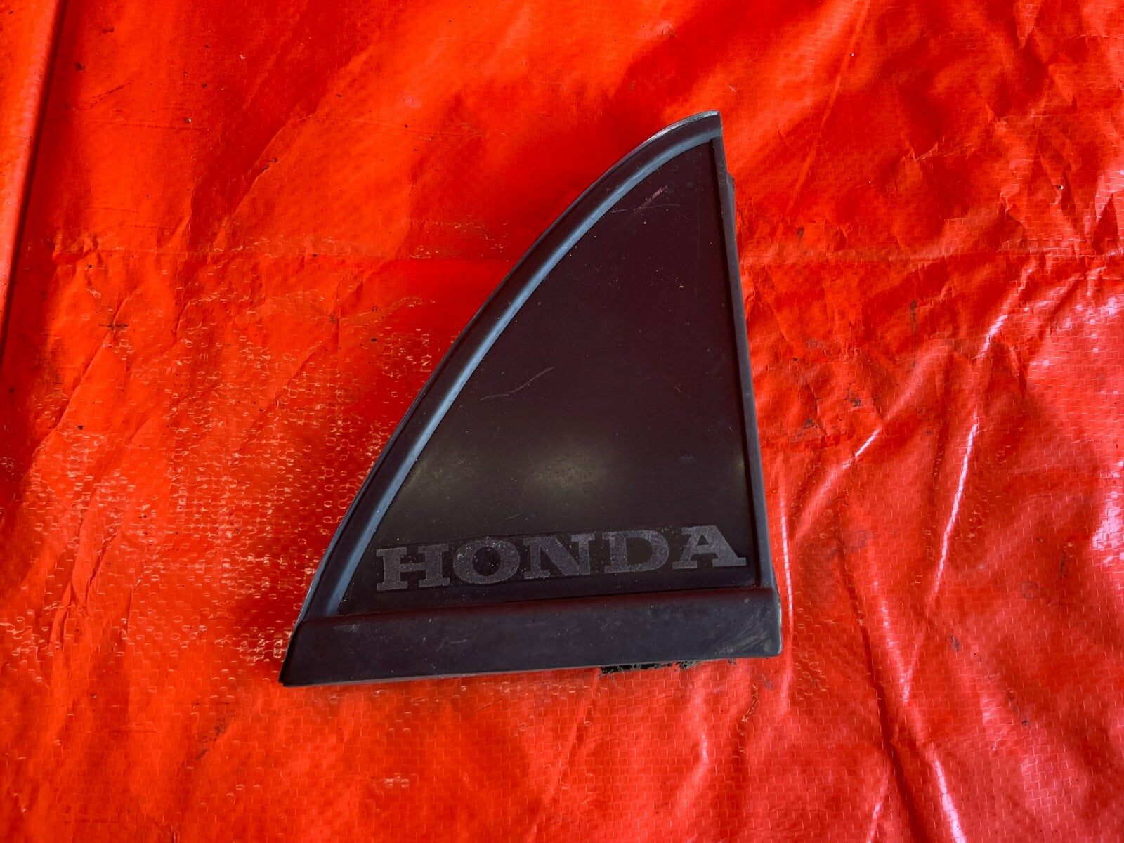 88 91 HONDA CRX   DRIVER LEFT TAIL GATE HATCH GARNISH TRIANGLE   OEM   #610