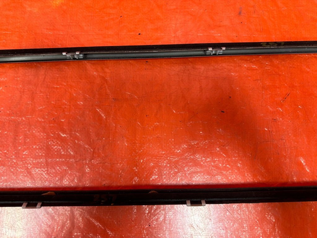 92 93 HONDA CIVIC COUPE HATCH EXTERIOR DOOR WINDOW GLASS TRIM SET LEFT RIGHT OEM8