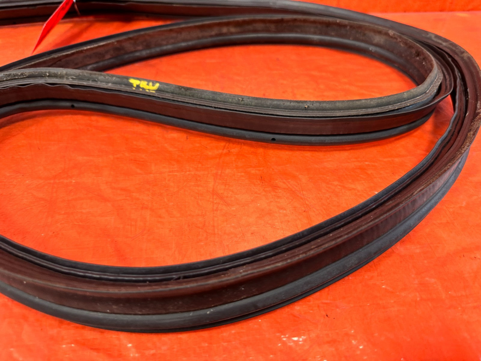 10 16 HYUNDAI GENESIS COUPE TRUNK WEATHER STRIP TRIM GASKET LINER LINING OEM 30212