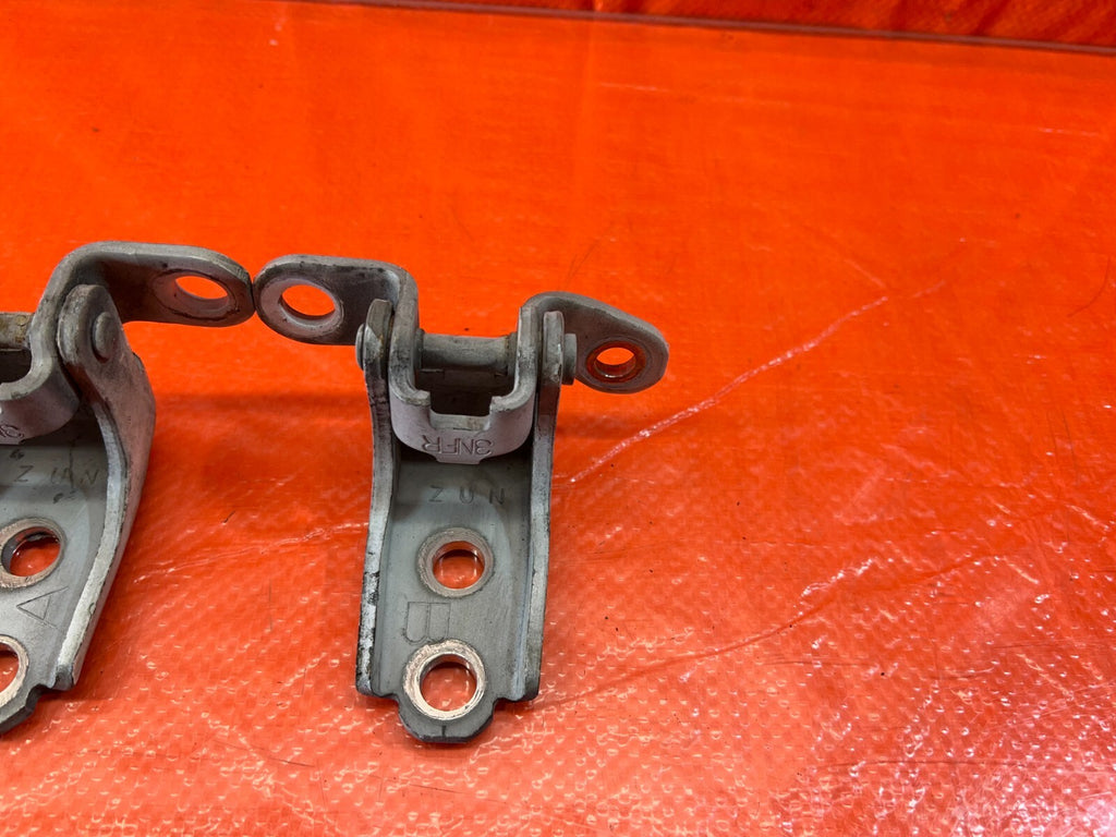 02 06 ACURA RSX   PASSENGER RIGHT FRONT DOOR HINGE SET UPPER LOWER   OEM #1498