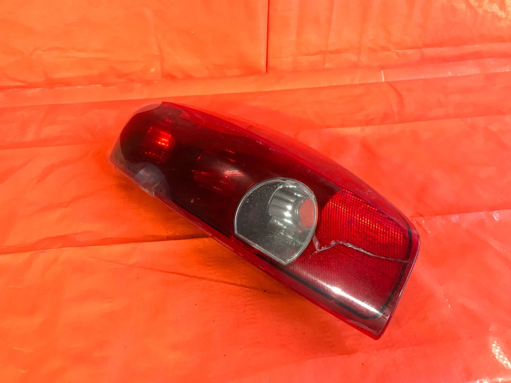 TYC BRAND   2004 04 CHEVROLET COLORADO PASSENGER RIGHT TAIL LIGHT LAMP   FLAWS0