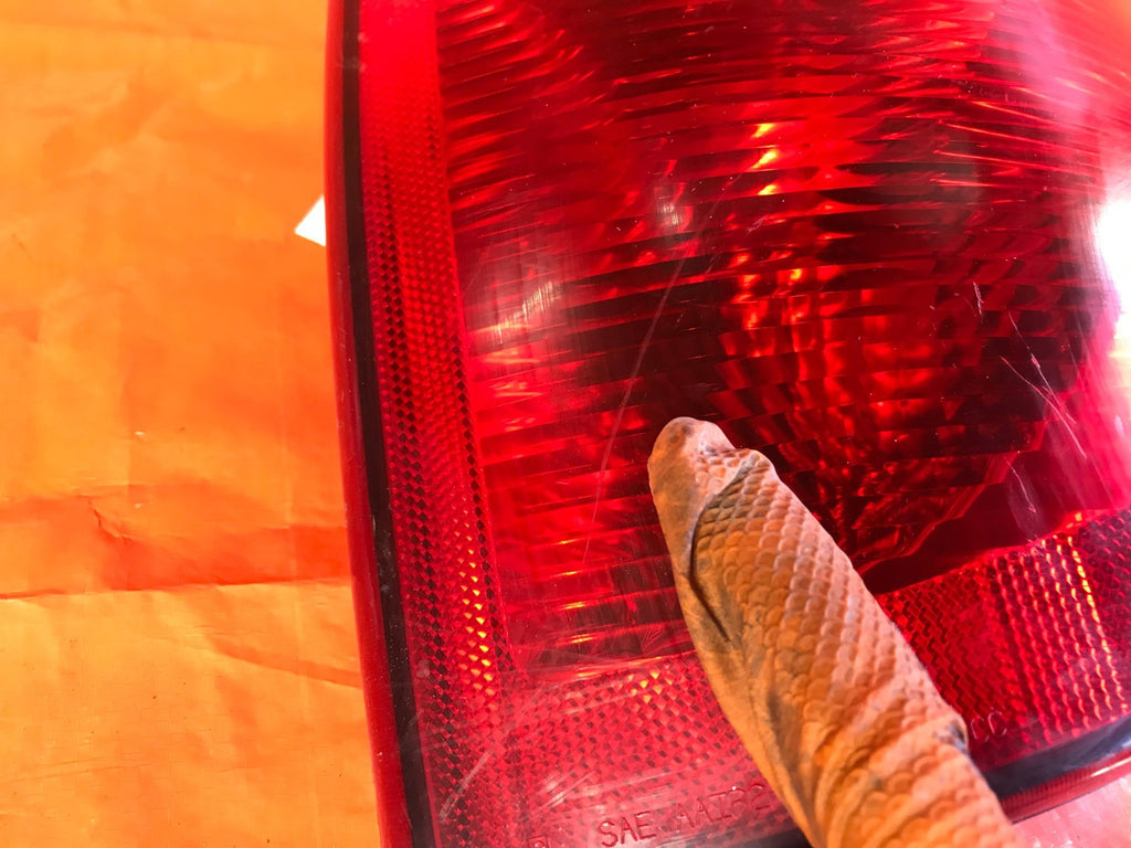 OEM 2002 02 DODGE CARAVAN PASSENGER RIGHT TAIL LIGHT LAMP R RH2