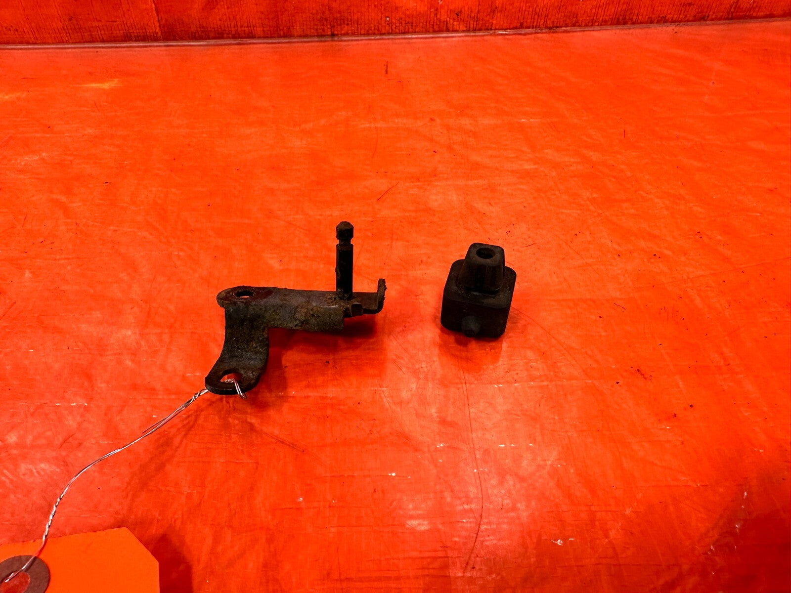 1992 92 LEXUS SC300   SMALL MOUNTING BRACKET   OEM FACTORY #2768