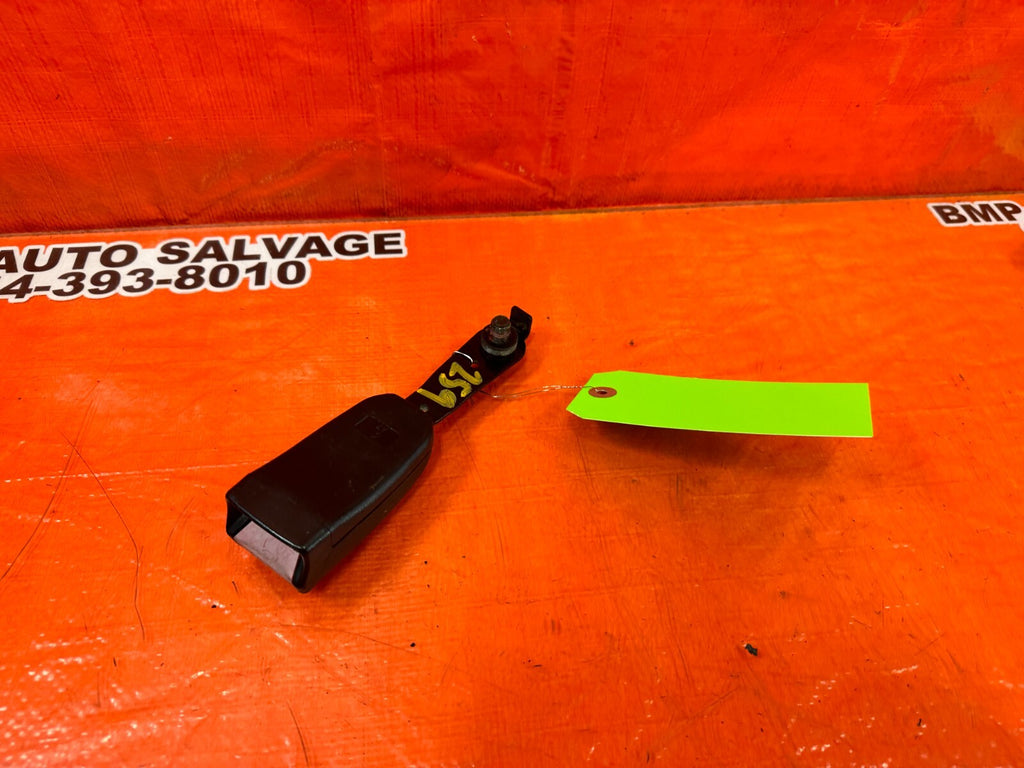 97 01 HONDA PRELUDE   PASSENGER RIGHT FRONT SEAT BELT CLIP BUCKLE   OEM #2597