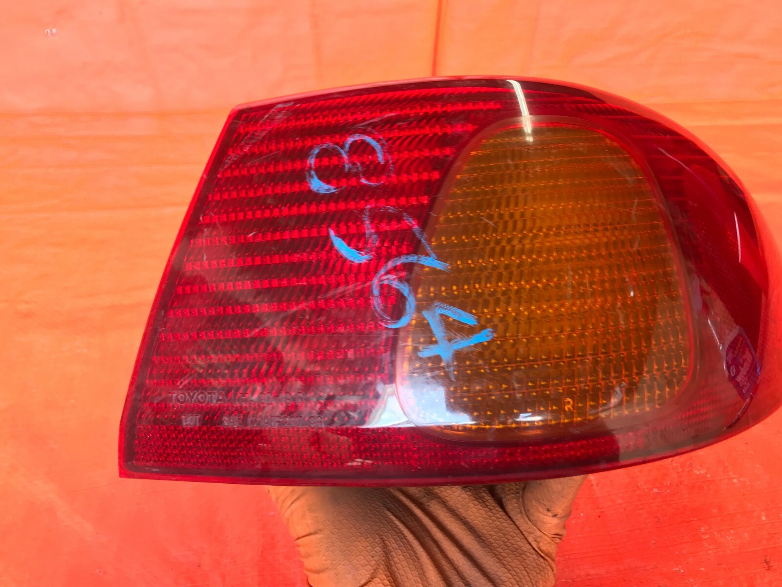OEM 2000 2001 2002 TOYOTA COROLLA PASSENGER RIGHT TAIL LIGHT OUTER LAMP R RH   2