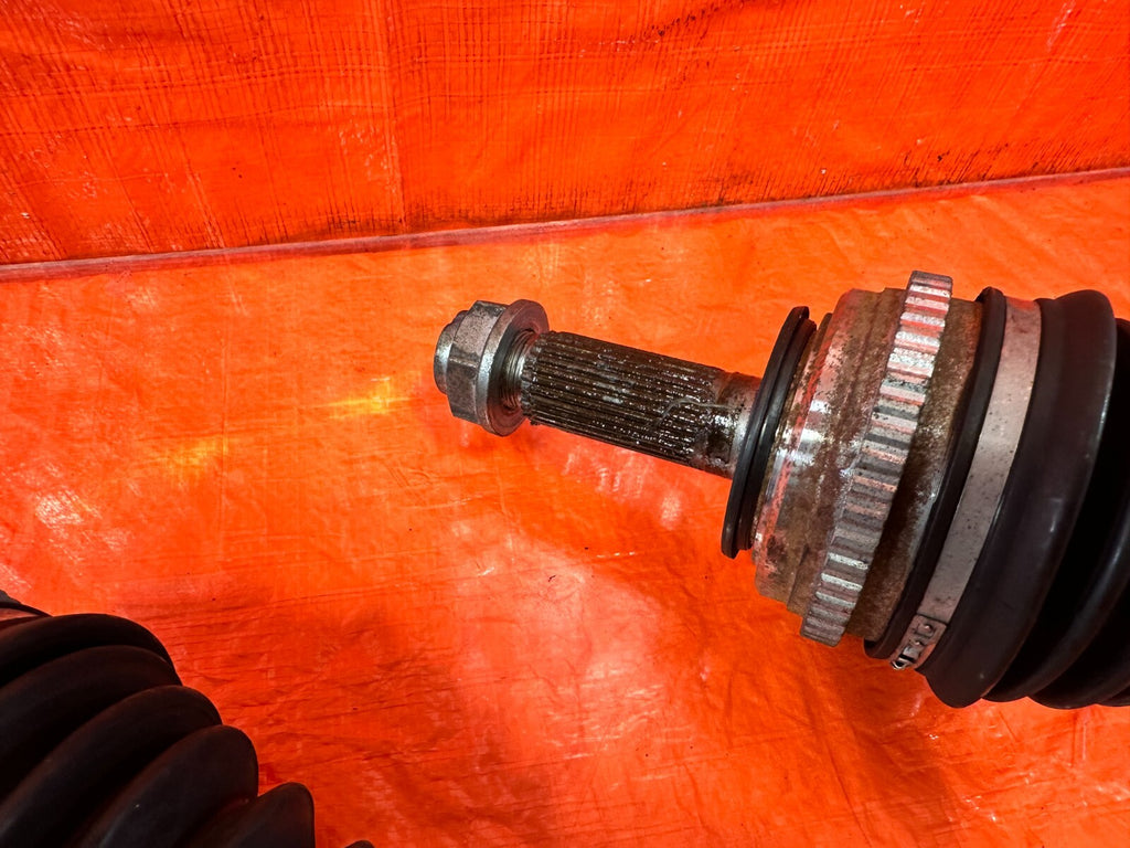 92 96 HONDA PRELUDE   H22 H22A   LEFT AND RIGHT   AXLES DRIVESHAFTS   OEM 2797