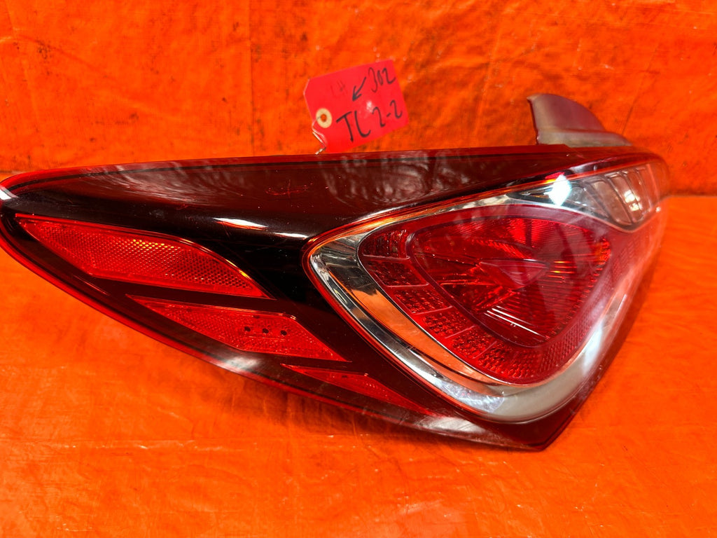 13 16 HYUNDAI GENESIS COUPE   DRIVER LEFT TAIL LIGHT LAMP   OEM FACTORY #CHIP7