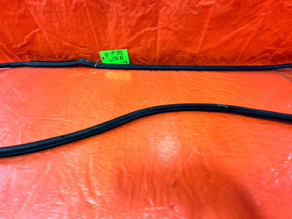 06 11 CIVIC 4D SEDAN   PASSENGER RIGHT FRONT WEATHER STRIP SEAL GASKET OEM #2826