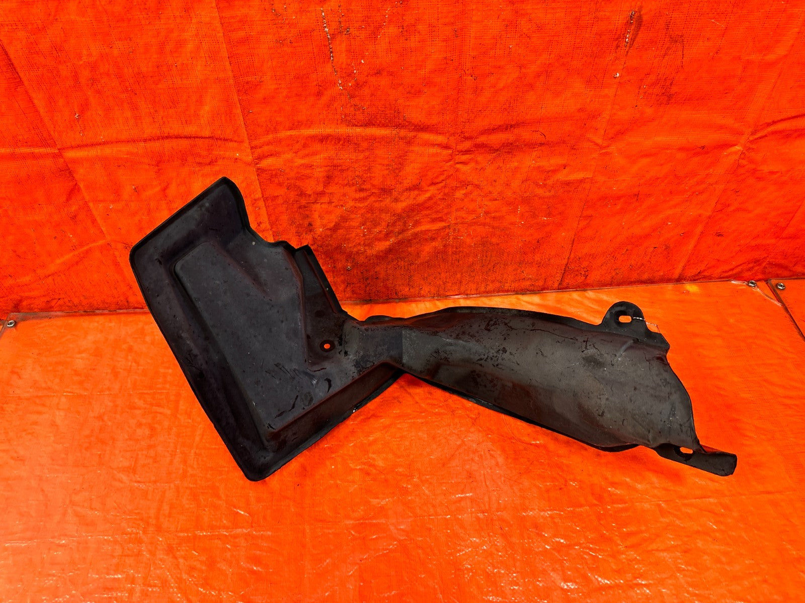 09 14 ACURA TSX   17668 TA0 A020 M1   FUEL NECK PLASTIC COVER TRIM   OEM #3215