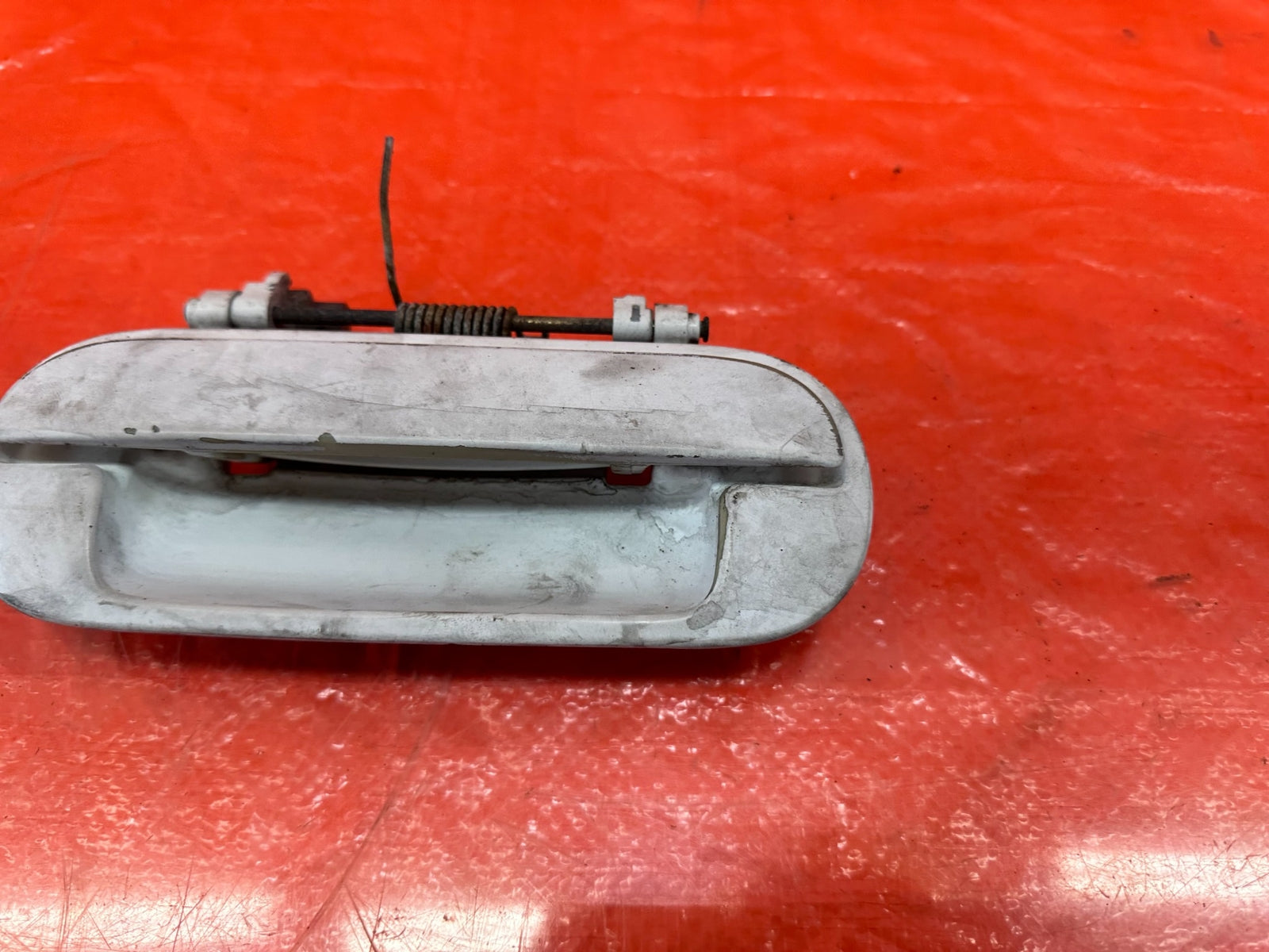 95 98 HONDA ODYSSEY   PASSENGER RIGHT REAR EXTERIOR DOOR HANDLE WHITE OEM #1935